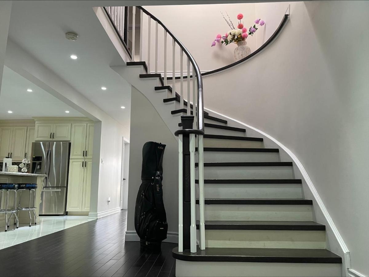 Btn Family-Style Bustling Area Self-Check-In So Fast Fiber Net Free Parking Apartamento Toronto Exterior foto